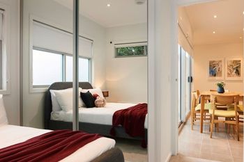 Open & Flowy 1 Bedroom Apartment In Chadstone - Foster Accommodation 4