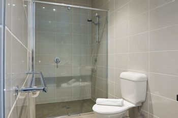 Open & Flowy 1 Bedroom Apartment In Chadstone - Foster Accommodation 5