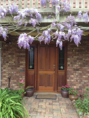 Wisteria Lodge - Foster Accommodation 1