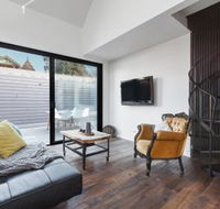 Architects Urban Retreat in Malvern - Foster Accommodation