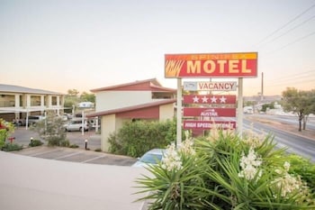 Spinifex Motel & Serviced Apartments - Foster Accommodation 4