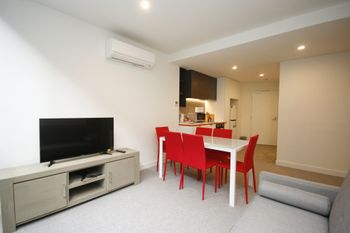 Next To Victoria Market CBD - Foster Accommodation 0
