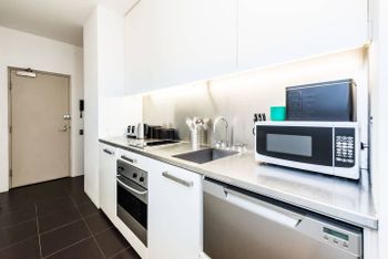 Executive Two Bed Penthouse Studio In The City - Foster Accommodation 2