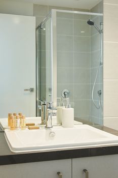 Spacious & Bright 1 Bedroom Apartment - Foster Accommodation 1