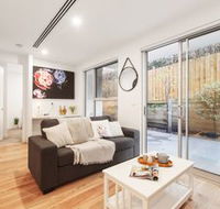 Iris Apartments by Ready Set Host - Foster Accommodation