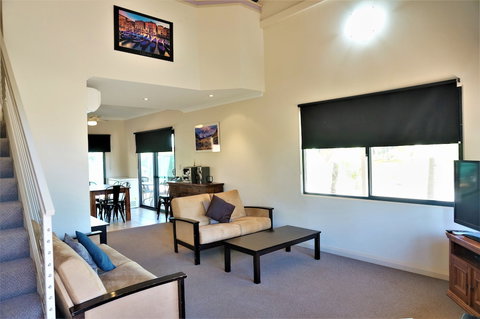 Ningaloo Breeze Villa 9 - Foster Accommodation 5