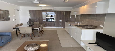 Airtrip Apartments On Carlyle St. Mackay - Foster Accommodation 3