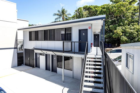 Airlie Sun & Sand Accommodation 6 - Foster Accommodation 1