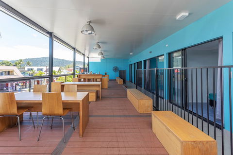 Airlie Sun & Sand Accommodation 6 - Foster Accommodation 3