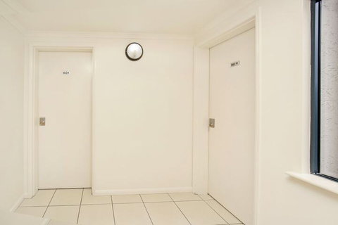 Centrally Located Apartment 1020 - Foster Accommodation 1