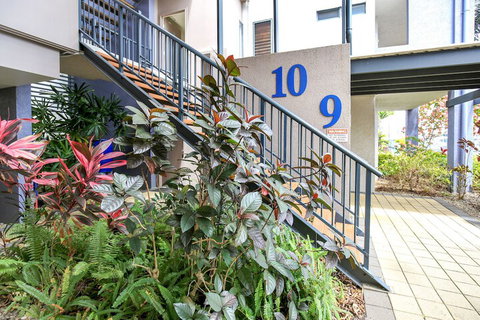 Centrally Located Apartment 1020 - Foster Accommodation 2