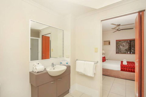 Centrally Located Apartment 1020 - Foster Accommodation 6