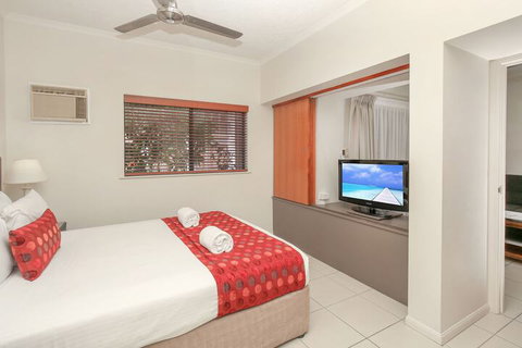 Centrally Located Apartment 1020 - Foster Accommodation 5