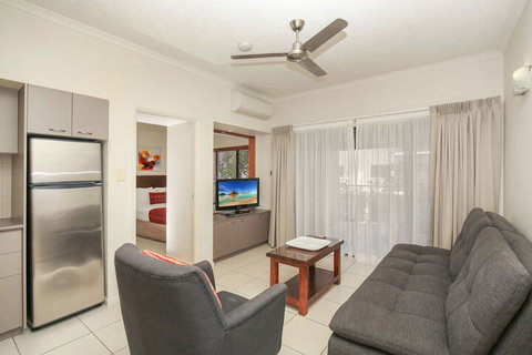 Centrally Located Apartment 1020 - Foster Accommodation 4