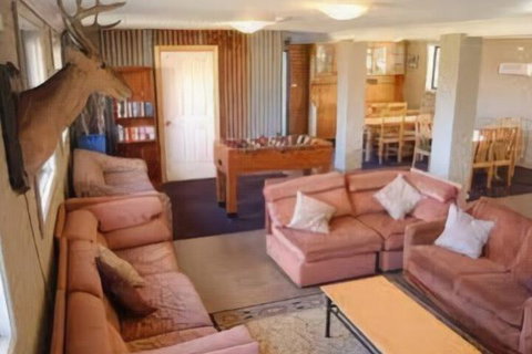 East Lake Travellers Lodge - Foster Accommodation 2
