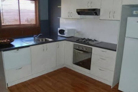 East Lake Travellers Lodge - Foster Accommodation 6