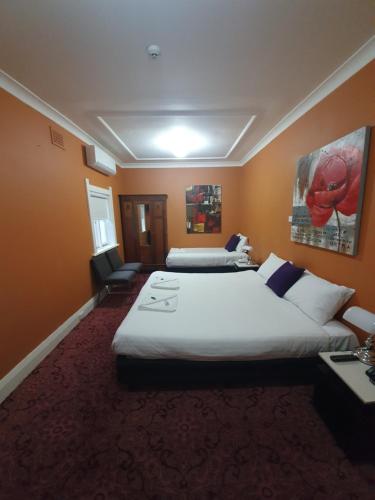 Hotel Blue - Foster Accommodation 6