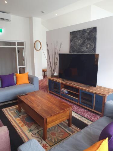 Hotel Blue - Foster Accommodation 3