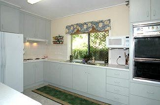 Ambience Holiday Apartments - Foster Accommodation 3