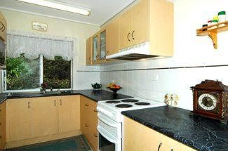 Ambience Holiday Apartments - Foster Accommodation 4