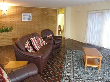 Ambience Holiday Apartments - Foster Accommodation 5