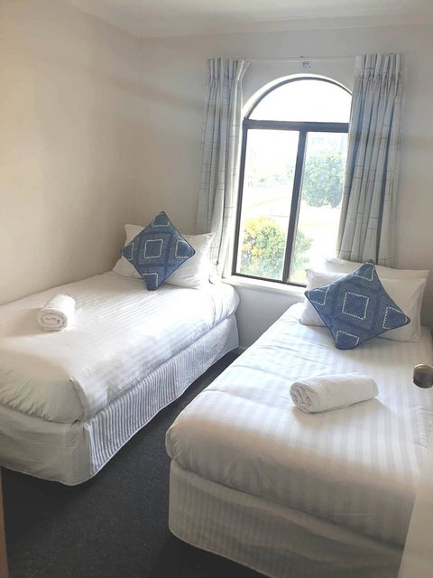 West Beach Lagoon 107 - Foster Accommodation 4