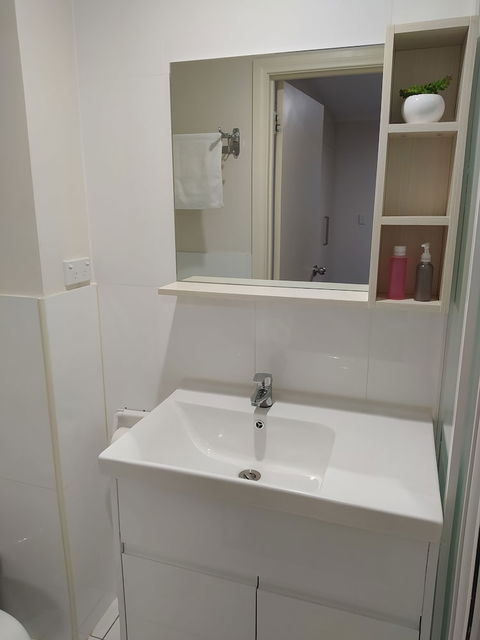 Regency Apartments - Foster Accommodation 5
