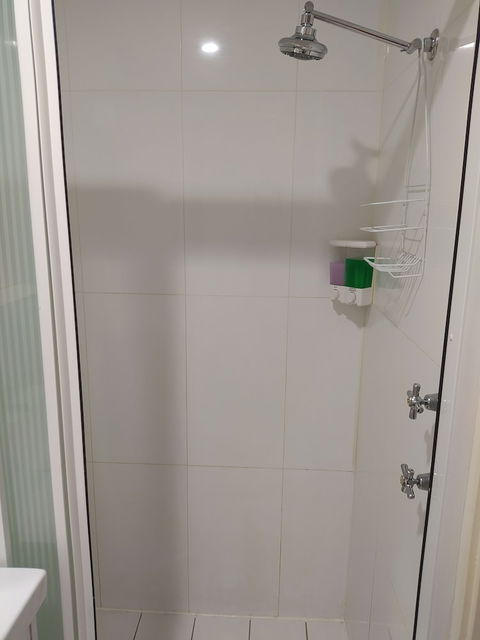 Regency Apartments - Foster Accommodation 3