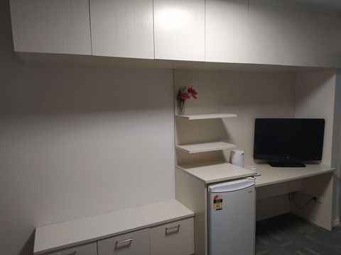 Regency Apartments - Foster Accommodation 4