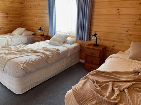 Dunes - Elegant Beach Villa With Huge Swim Spa - Foster Accommodation 5