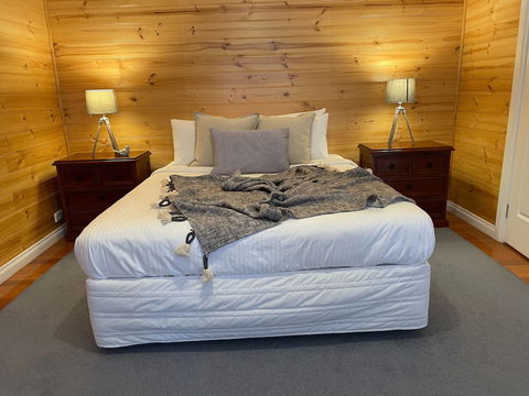 Dunes - Elegant Beach Villa With Huge Swim Spa - Foster Accommodation 3