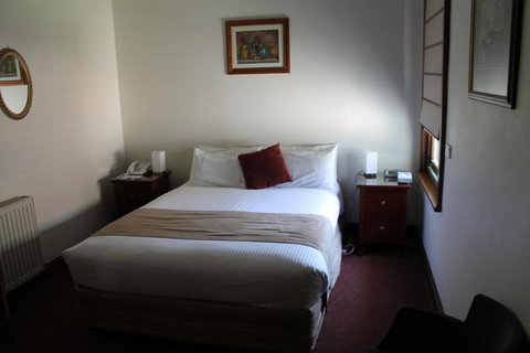 The Dormie House - On The Golf Course - Foster Accommodation 4