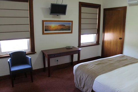 The Dormie House - On The Golf Course - Foster Accommodation 3