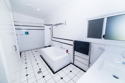 The Bryn At Tilba Family Cottage - Foster Accommodation 5