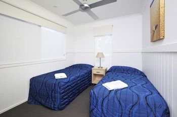 Lakeside Holiday Park - Foster Accommodation 1