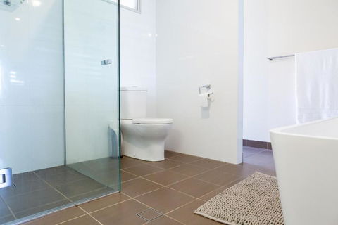 Beach & Bay Holiday House - Foster Accommodation 2