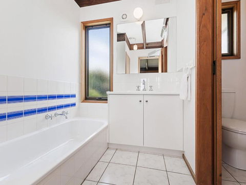 Swimmers Rest - Uninterrupted Panoramic Ocean Views - 1 Bedroom - Foster Accommodation 3