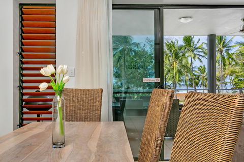 Beachfront Apartment With Ocean View - 4 - Foster Accommodation 3