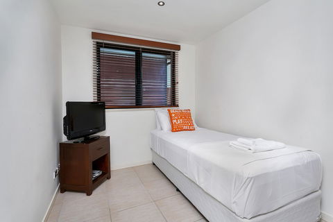 Beachfront Apartment With Ocean View - 4 - Foster Accommodation 5