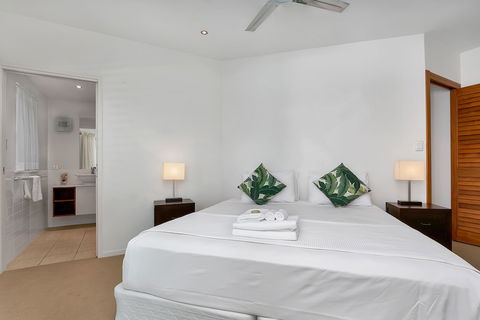 Beachfront Apartment With Ocean View - 4 - Foster Accommodation 2