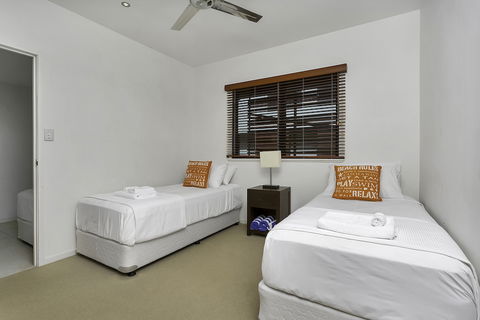 Beachfront Apartment With Ocean View - 4 - Foster Accommodation 6