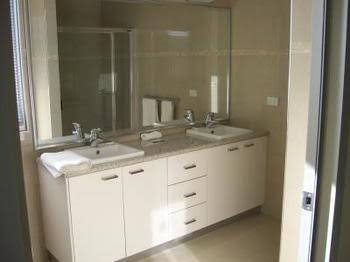 Harbour Views - Foster Accommodation 1