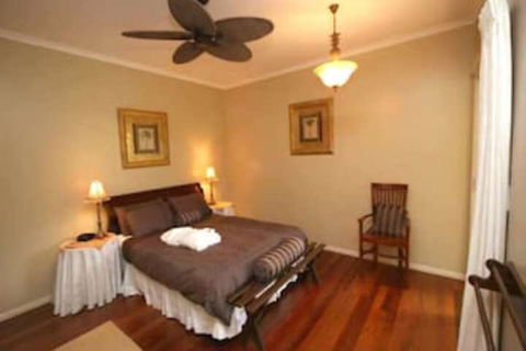 Noosa Country House - Foster Accommodation 4