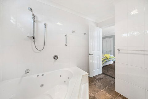 Forresters Beach Bed & Breakfast - Foster Accommodation 2