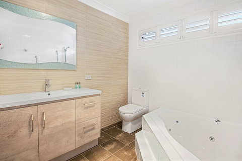 Forresters Beach Bed & Breakfast - Foster Accommodation 1