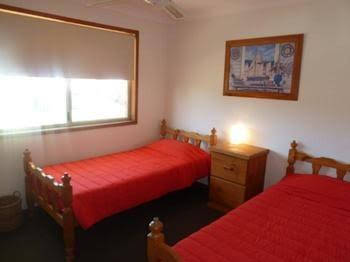Sails Beach House Apartments Pottsville Beach - Foster Accommodation 4