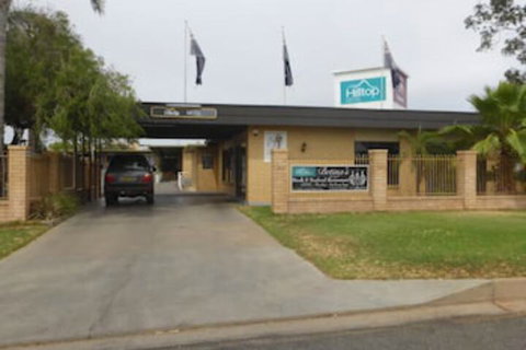Hilltop Motel - Foster Accommodation 0