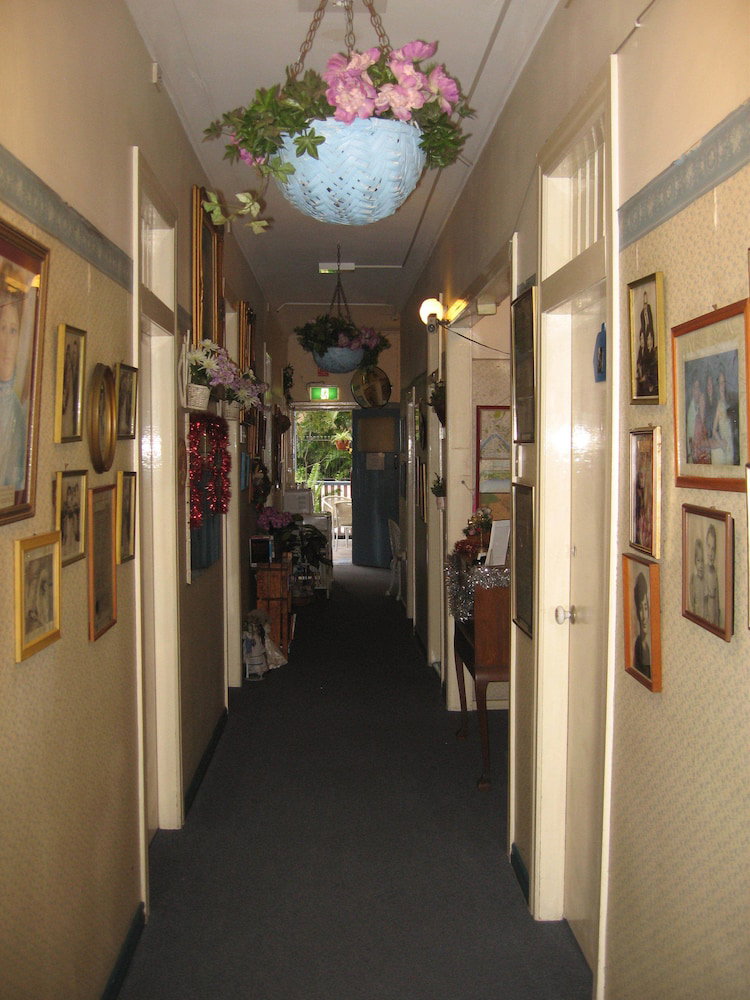 Spring Hill QLD Foster Accommodation