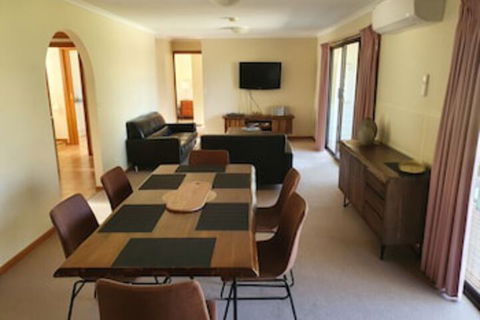 Annies Holiday Units - Foster Accommodation 0