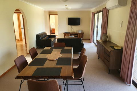 Annies Holiday Units - Foster Accommodation 1